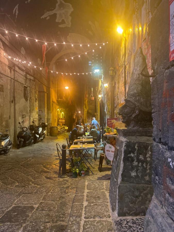Casa Ninetta - Spaccanapoli - Il Tipico Pianterreno Della Napoli Antica! Экстерьер фото